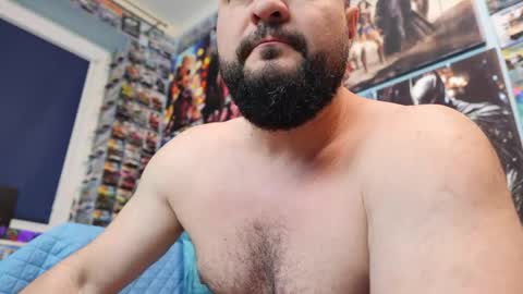 Snapshot of muscular_bear chatting on April 16, 7:31 am Chris online show from April 16, 7:31 am