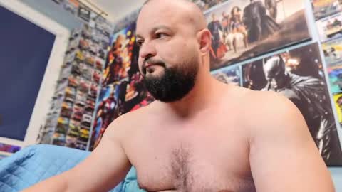 Snapshot of muscular_bear chatting on May 3, 5:57 am Chris online show from May 3, 5:57 am