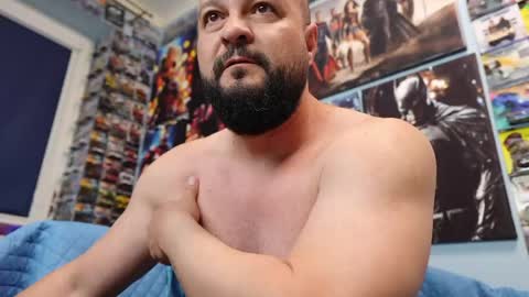 Snapshot of muscular_bear chatting on May 6, 3:24 am Chris online show from May 6, 3:24 am