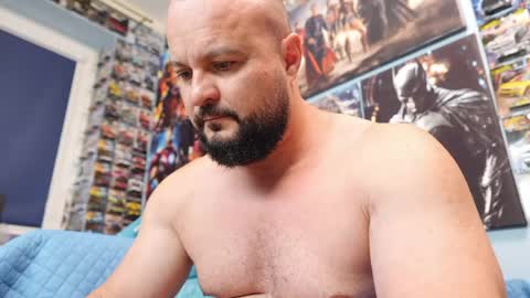 Snapshot of muscular_bear chatting on May 18, 11:49 am Chris online show from May 18, 11:49 am