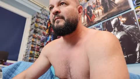 Snapshot of muscular_bear chatting on June 2, 10:17 am Chris online show from June 2, 10:17 am