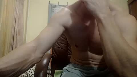 Snapshot of musculargod chatting on December 17, 11:22 pm SexyMuscled online show from December 17, 11:22 pm
