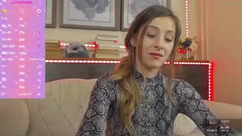 Luna  online show from November 12, 7:24 pm