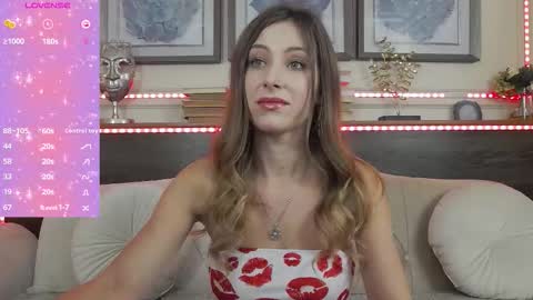 Luna  online show from November 16, 6:46 pm