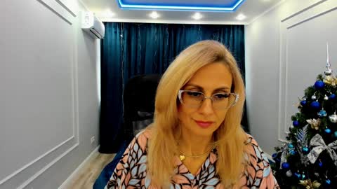 Snapshot of museofstage chatting on December 26, 11:32 am Diana online show from December 26, 11:32 am