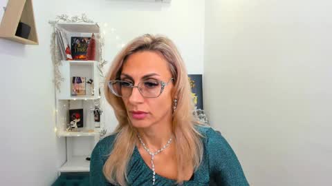 Snapshot of museofstage chatting on December 27, 10:55 am Diana online show from December 27, 10:55 am