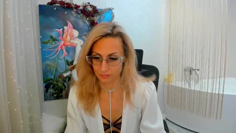 Snapshot of museofstage chatting on December 30, 11:26 am Diana online show from December 30, 11:26 am