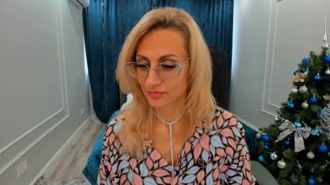 Snapshot of museofstage chatting on December 31, 8:48 am Diana online show from December 31, 8:48 am