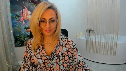 Snapshot of museofstage chatting on January 9, 11:25 am Diana online show from January 9, 11:25 am