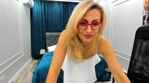 Snapshot of museofstage chatting on January 15, 2:35 pm Diana online show from January 15, 2:35 pm