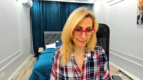 Snapshot of museofstage chatting on January 15, 5:37 pm Diana online show from January 15, 5:37 pm