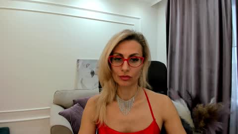 Snapshot of museofstage chatting on January 16, 12:09 pm Diana online show from January 16, 12:09 pm