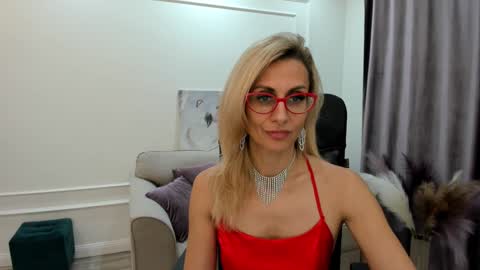 Snapshot of museofstage chatting on January 16, 3:13 pm Diana online show from January 16, 3:13 pm