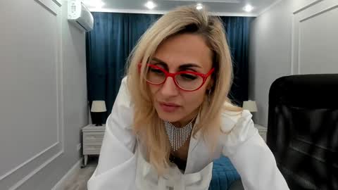 Snapshot of museofstage chatting on January 24, 2:51 pm Diana online show from January 24, 2:51 pm