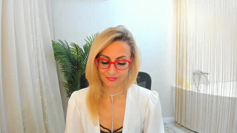 Snapshot of museofstage chatting on January 27, 3:28 pm Diana online show from January 27, 3:28 pm