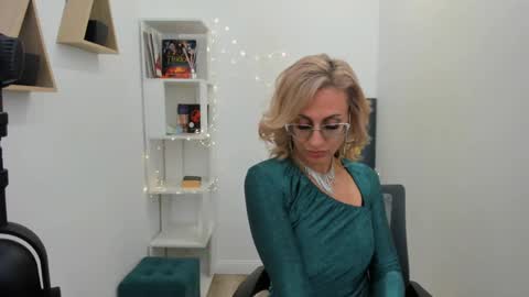 Snapshot of museofstage chatting on January 30, 11:55 am Diana online show from January 30, 11:55 am