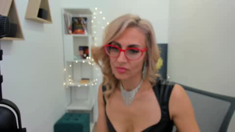 Snapshot of museofstage chatting on January 30, 6:21 pm Diana online show from January 30, 6:21 pm