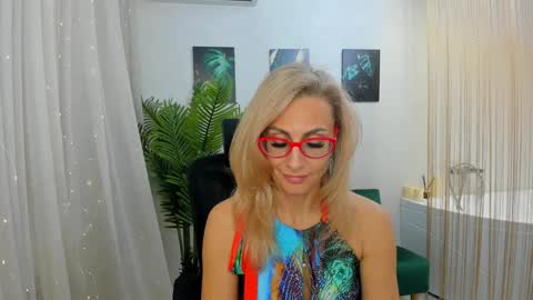 Snapshot of museofstage chatting on February 2, 10:57 am Diana online show from February 2, 10:57 am