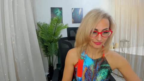 Snapshot of museofstage chatting on February 2, 5:15 pm Diana online show from February 2, 5:15 pm