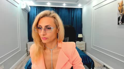 Snapshot of museofstage chatting on February 5, 11:44 am Diana online show from February 5, 11:44 am