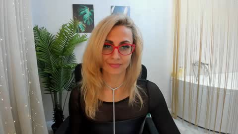 Snapshot of museofstage chatting on February 7, 6:02 pm Diana online show from February 7, 6:02 pm