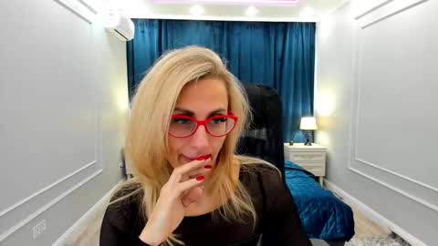 Snapshot of museofstage chatting on February 9, 11:47 am Diana online show from February 9, 11:47 am