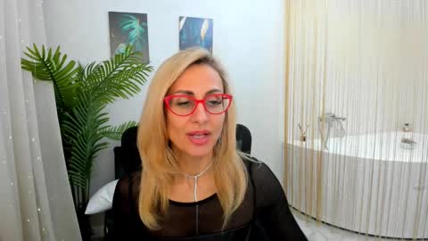 Snapshot of museofstage chatting on February 24, 5:53 pm Diana online show from February 24, 5:53 pm