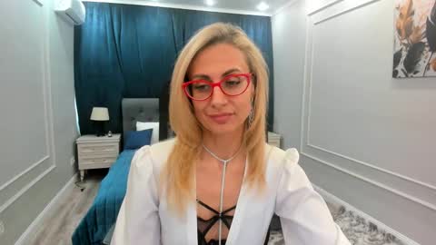 Snapshot of museofstage chatting on February 26, 11:41 am Diana online show from February 26, 11:41 am