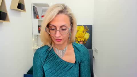 Snapshot of museofstage chatting on February 27, 11:31 am Diana online show from February 27, 11:31 am