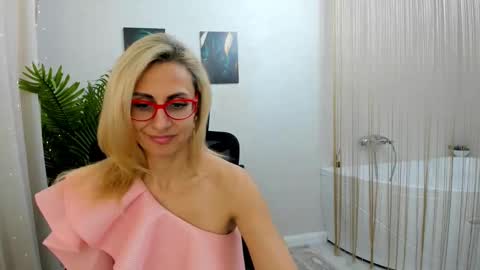 Snapshot of museofstage chatting on March 2, 11:29 am Diana online show from March 2, 11:29 am