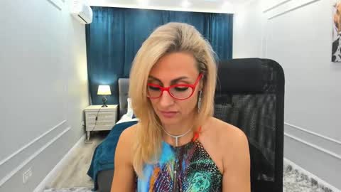 Snapshot of museofstage chatting on March 3, 2:37 pm Diana online show from March 3, 2:37 pm