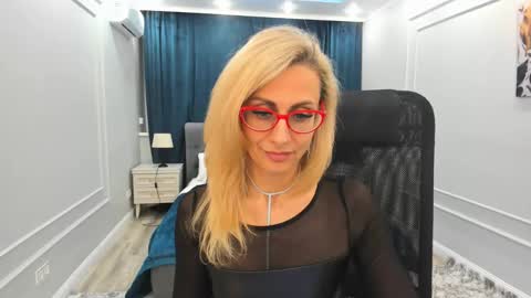 Snapshot of museofstage chatting on March 3, 5:39 pm Diana online show from March 3, 5:39 pm