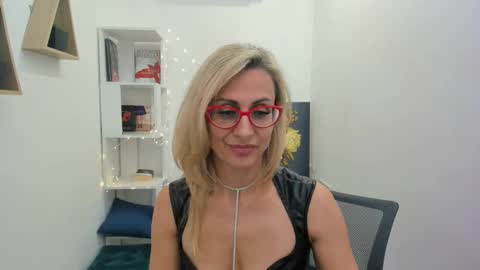 Snapshot of museofstage chatting on March 5, 2:45 pm Diana online show from March 5, 2:45 pm