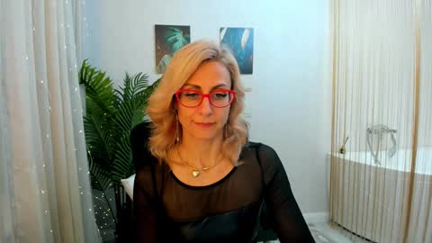 Snapshot of museofstage chatting on March 7, 5:38 pm Diana online show from March 7, 5:38 pm