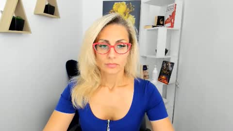 Snapshot of museofstage chatting on September 15, 10:48 am Diana online show from September 15, 10:48 am