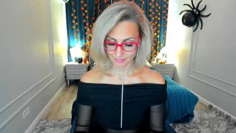 Snapshot of museofstage chatting on October 17, 12:19 pm Diana online show from October 17, 12:19 pm