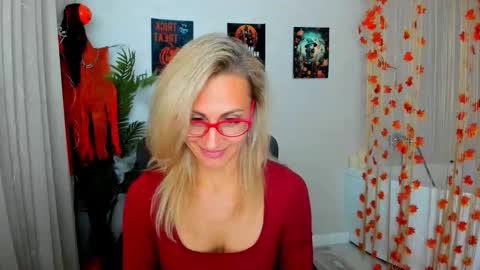 Snapshot of museofstage chatting on October 23, 11:42 am Diana online show from October 23, 11:42 am