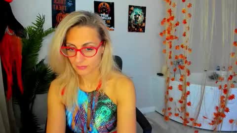 Snapshot of museofstage chatting on November 2, 11:34 am Diana online show from November 2, 11:34 am