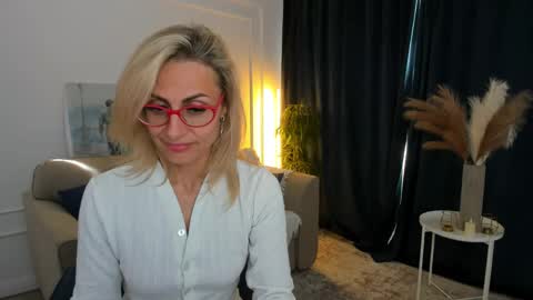 Diana online show from June 3, 2:33 pm