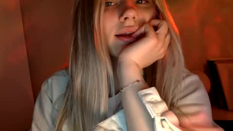 Snapshot of musescorner chatting on May 6, 6:24 pm musescorner online show from May 6, 6:24 pm