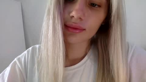 Snapshot of musescorner chatting on June 23, 12:58 pm musescorner online show from June 23, 12:58 pm