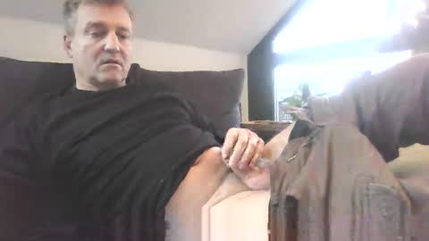 nobuddy online show from December 24, 1:06 pm