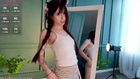 Snapshot of mutedmood_ chatting on July 14, 10:21 am mutedmood_ online show from July 14, 10:21 am