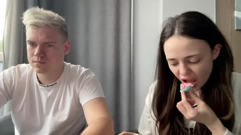 Snapshot of muzamiya chatting on May 29, 4:49 pm Milana and Anton online show from May 29, 4:49 pm