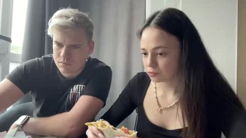 Snapshot of muzamiya chatting on June 3, 4:12 pm Milana and Anton online show from June 3, 4:12 pm