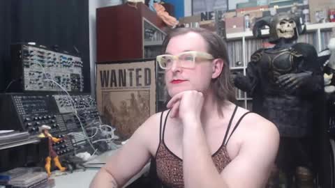 Snapshot of muziknerd chatting on February 16, 5:15 am Muziknerd online show from February 16, 5:15 am