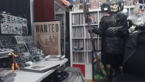 Snapshot of muziknerd chatting on March 7, 1:31 am Muziknerd online show from March 7, 1:31 am