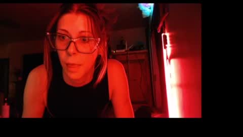 Snapshot of mvnt1s chatting on December 4, 2:54 am ghost mantis online show from December 4, 2:54 am