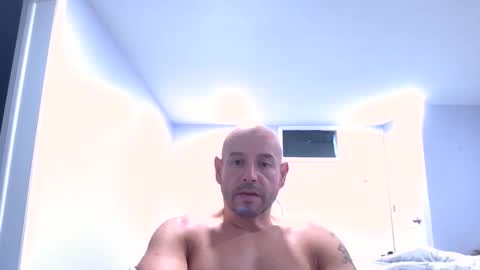 Snapshot of mworlton9 chatting on October 6, 4:04 pm Maximus online show from October 6, 4:04 pm