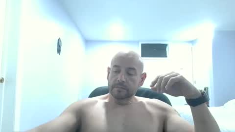 Snapshot of mworlton9 chatting on December 17, 5:19 pm Maximus online show from December 17, 5:19 pm